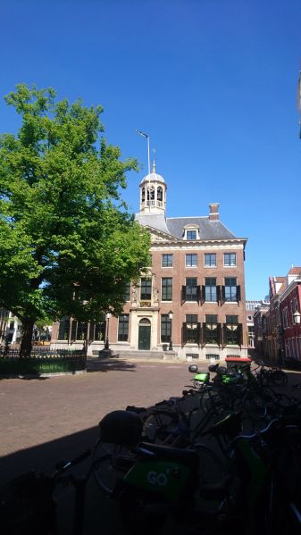 Bestand:StadhuisLeeuwarden.jpg